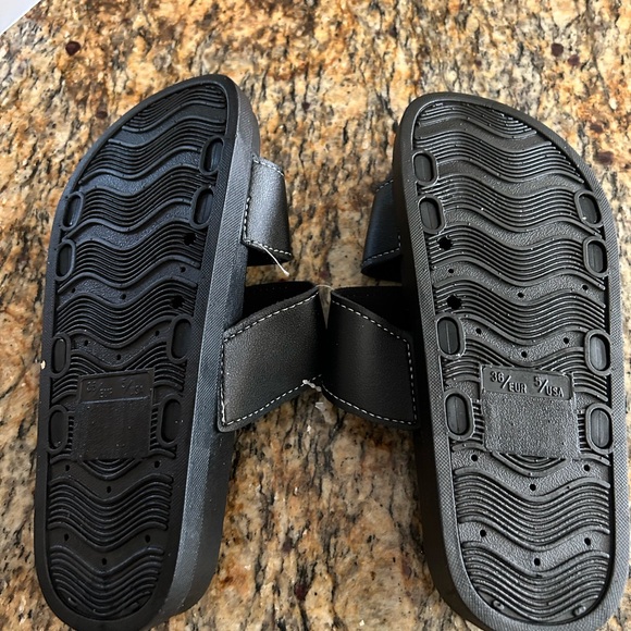 Brand New size 5 women's black sandals - Picture 5 of 5